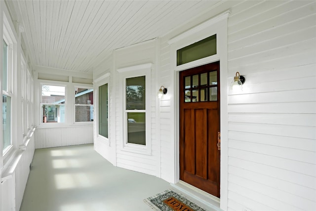 403 E 2nd St S, Newton, IA 50208 - view of exterior entry with covered porch