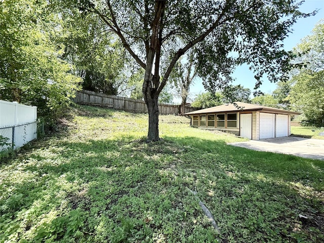 3355 Kinsey Ave, Des Moines, IA 50317 - view of yard