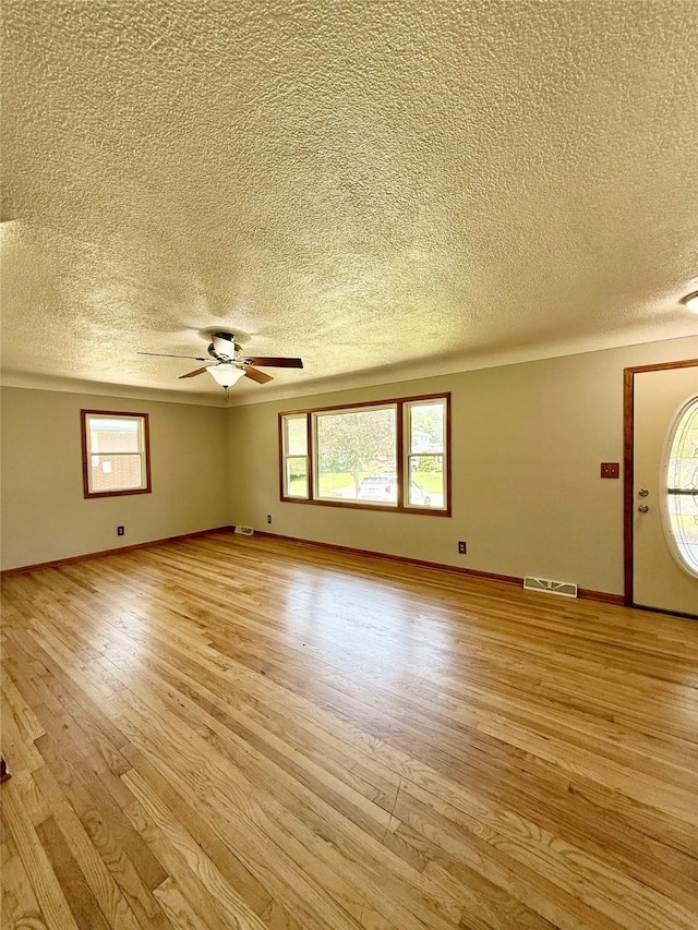 3355 Kinsey Ave, Des Moines, IA 50317 - spare room with light wood-style flooring, a textured ceiling, plenty of natural light, and ceiling fan