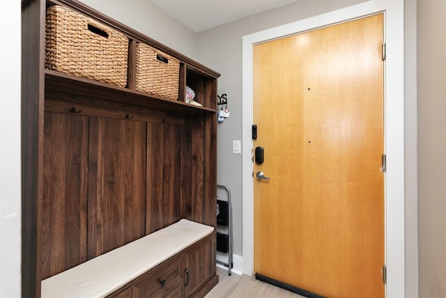 400 Walnut St Unit 901, Des Moines, IA 50309 - view of mudroom