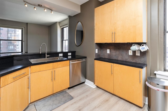 400 Walnut St Unit 901, Des Moines, IA 50309 - kitchen featuring stainless steel dishwasher, light wood finished floors, decorative backsplash, and dark countertops