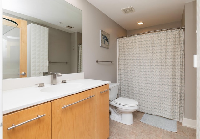 400 Walnut St Unit 901, Des Moines, IA 50309 - full bathroom featuring vanity and tile patterned flooring