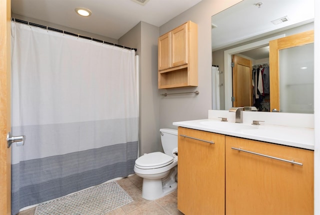 400 Walnut St Unit 901, Des Moines, IA 50309 - full bath with vanity, tile patterned floors, and recessed lighting