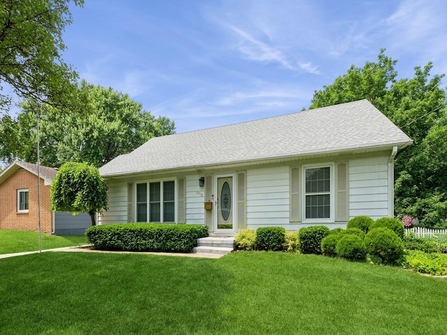 3918 11th St, Des Moines, IA 50313 - ranch-style home featuring a front lawn and roof with shingles