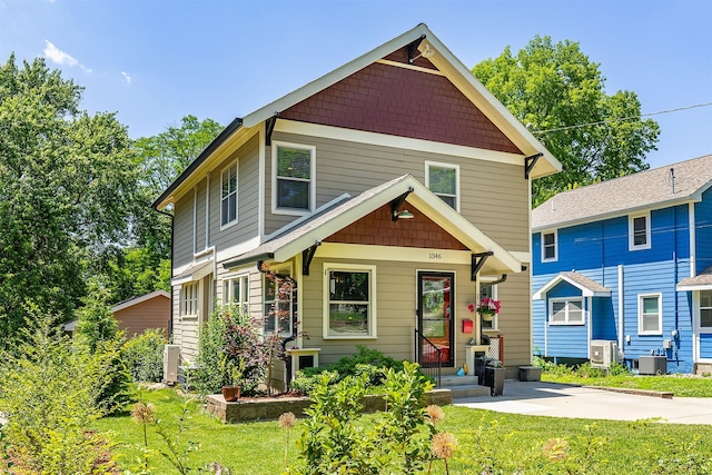 1346 48th St, Des Moines, IA 50311 - view of front of home featuring a front lawn