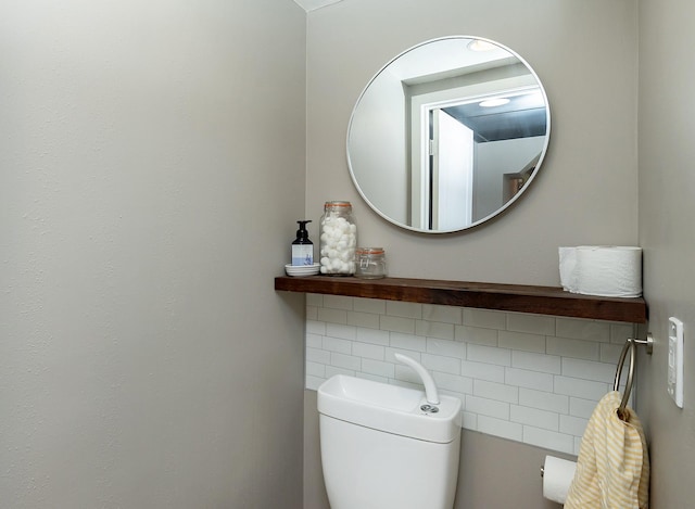 1346 48th St, Des Moines, IA 50311 - bathroom featuring toilet