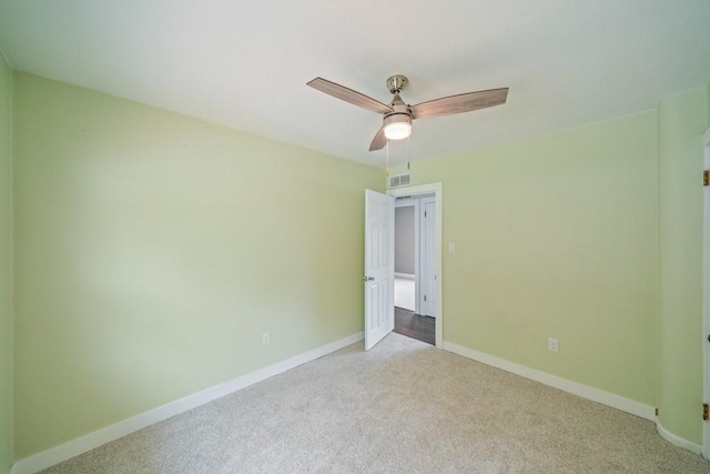 2560 E Sheridan Ave, Des Moines, IA 50317 - unfurnished bedroom with light colored carpet and a ceiling fan