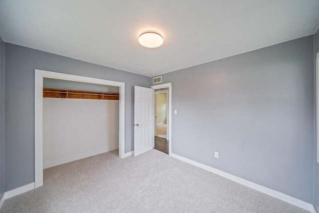 2560 E Sheridan Ave, Des Moines, IA 50317 - unfurnished bedroom with carpet floors and a closet
