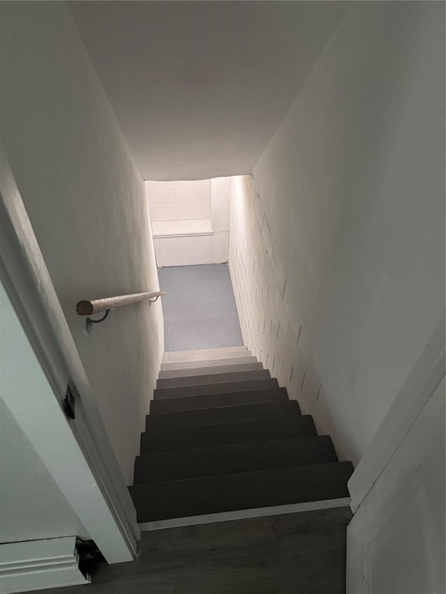 1008 Kingman Dr, Des Moines, IA 50311 - view of stairs