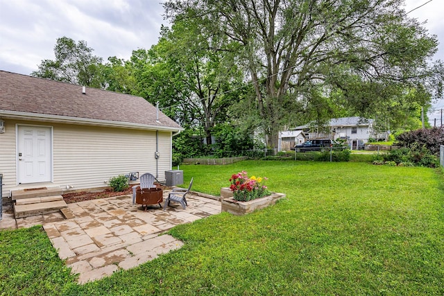 3540 E University Ave, Des Moines, IA 50317 - view of yard with a patio area
