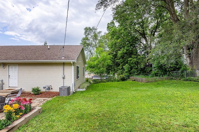 3540 E University Ave, Des Moines, IA 50317 - view of yard