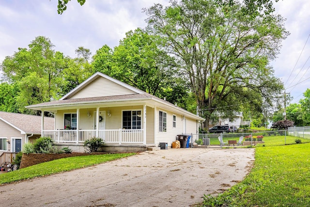 3540 E University Ave, Des Moines, IA 50317 - view of front of house with a porch and driveway