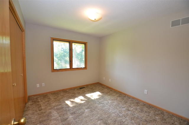 6020 NE 9th St, Des Moines, IA 50313 - unfurnished bedroom with carpet floors and a closet