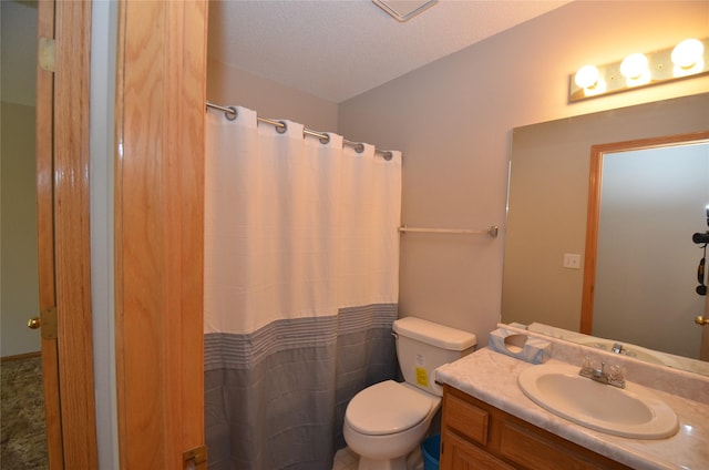 6020 NE 9th St, Des Moines, IA 50313 - full bath with vanity, a shower with shower curtain, and a textured ceiling