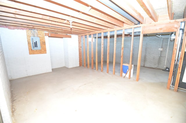 6020 NE 9th St, Des Moines, IA 50313 - unfinished basement featuring electric panel