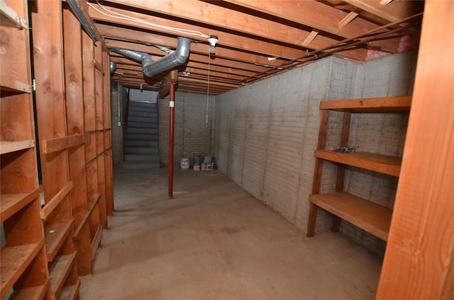6020 NE 9th St, Des Moines, IA 50313 - view of unfinished basement