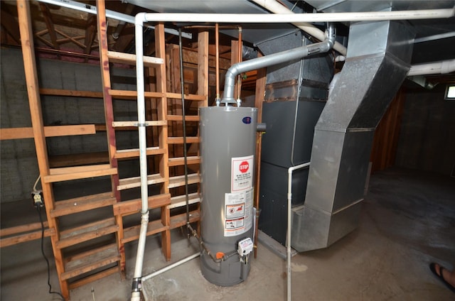 6020 NE 9th St, Des Moines, IA 50313 - utility room with water heater and heating unit