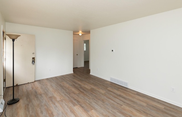 424/426 E Leach Ave, Des Moines, IA 50315 - empty room featuring wood finished floors