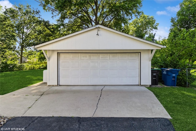 2730 53rd St, Des Moines, IA 50310 - view of detached garage