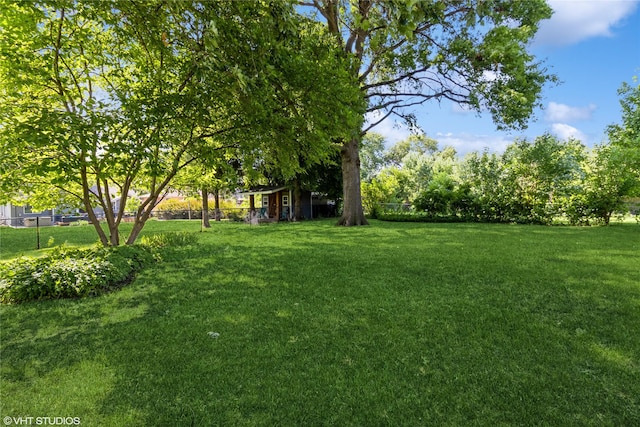 2730 53rd St, Des Moines, IA 50310 - view of yard