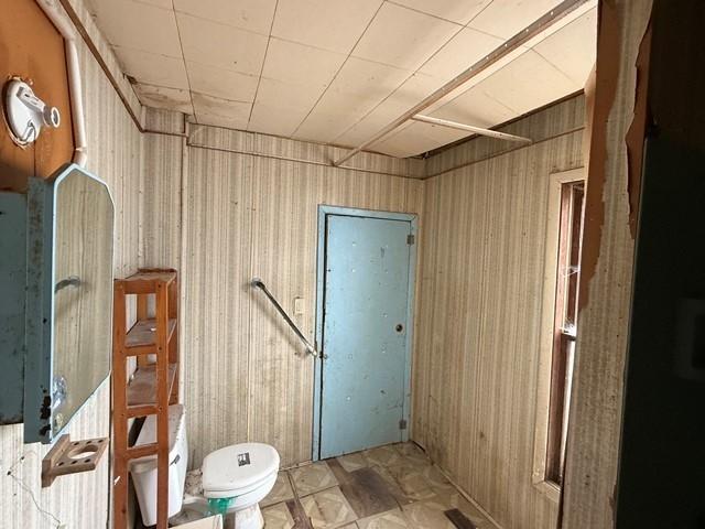 603 N 1st Ave, Marshalltown, IA 50158 - bathroom featuring toilet