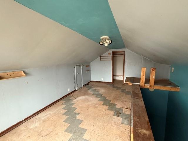 603 N 1st Ave, Marshalltown, IA 50158 - additional living space with vaulted ceiling