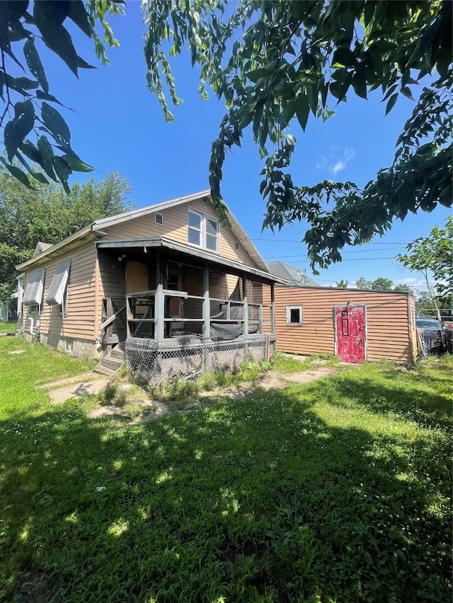 603 N 1st Ave, Marshalltown, IA 50158 - rear view of property with a yard and a porch