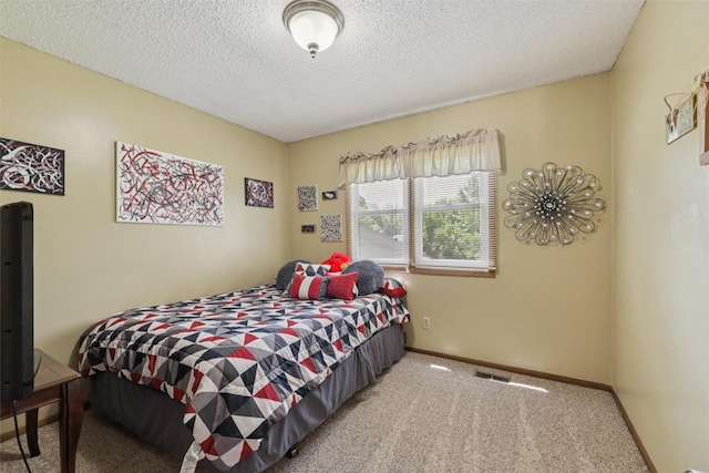 4200 SW 23rd Pl, Des Moines, IA 50321 - bedroom featuring carpet floors and a textured ceiling