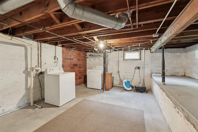 2320 44th St, Des Moines, IA 50310 - photo 24