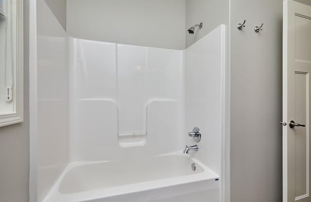 9305 Sugar Creek Cir, West Des Moines, IA 50266 - full bathroom with shower / tub combination