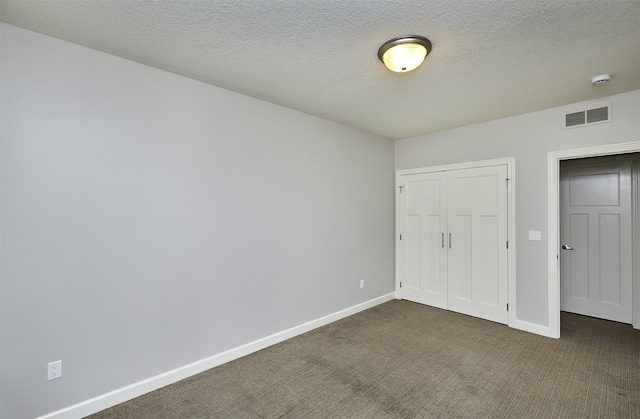 9305 Sugar Creek Cir, West Des Moines, IA 50266 - unfurnished bedroom featuring carpet, a closet, and a textured ceiling