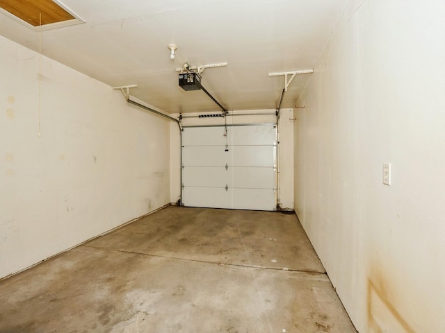 345 13th Ave SW Unit 17, Altoona, IA 50009 - garage with a garage door opener