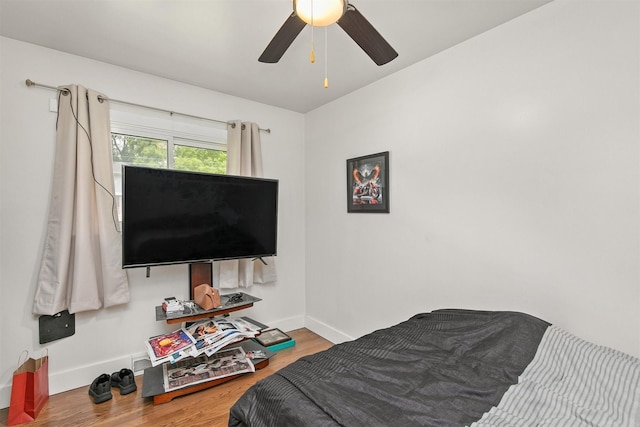 2904 Shadyoak Dr, Des Moines, IA 50310 - bedroom featuring wood finished floors and ceiling fan