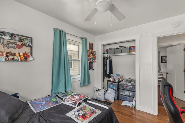 2904 Shadyoak Dr, Des Moines, IA 50310 - bedroom with wood finished floors, a closet, and a ceiling fan