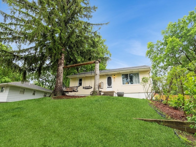 309 E Park Ave, Des Moines, IA 50315 - rear view of house featuring a yard