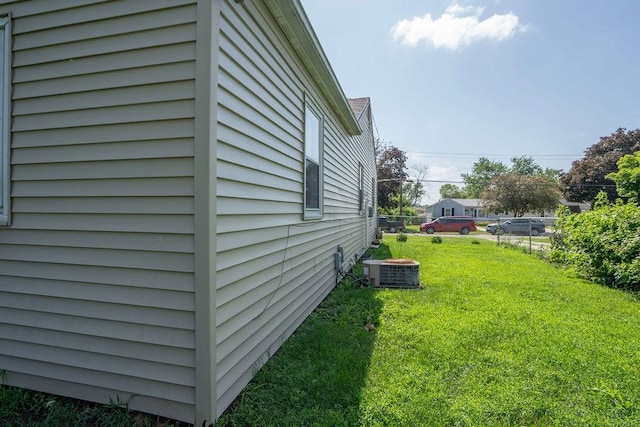 310 E 19th St S, Newton, IA 50208 - view of yard