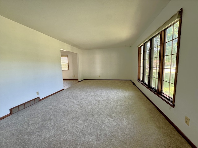 4425 Amick Ave, Des Moines, IA 50310 - unfurnished room with light colored carpet and baseboards