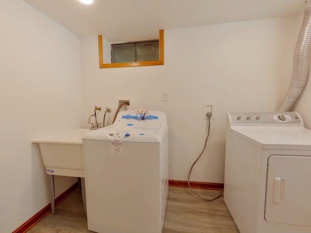 4425 Amick Ave, Des Moines, IA 50310 - laundry area featuring independent washer and dryer and light wood-type flooring