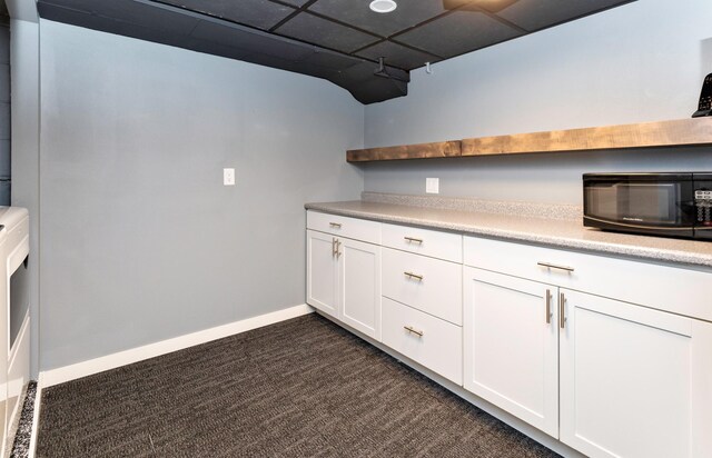 1808 Payton Ave, Des Moines, IA 50315 - bar featuring black microwave and dark carpet