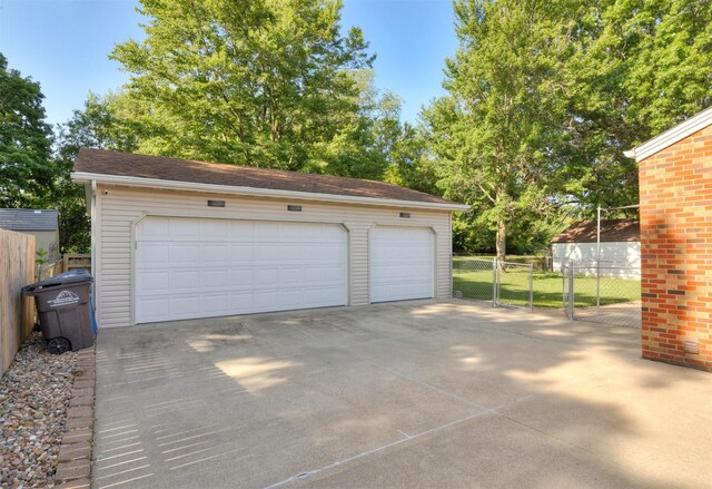1808 Payton Ave, Des Moines, IA 50315 - view of detached garage