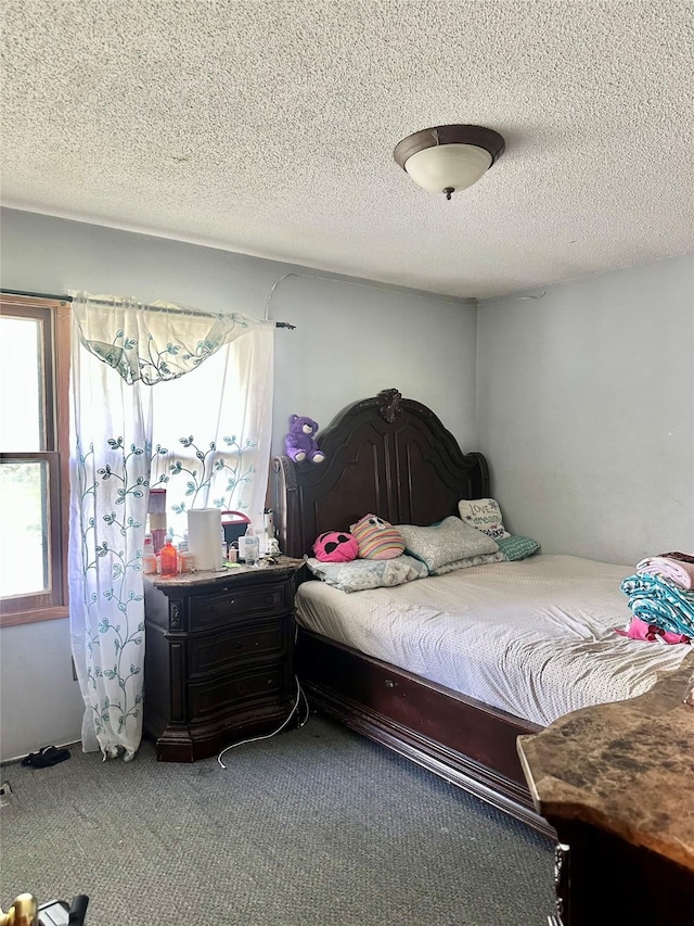 3521 SE 20th St, Des Moines, IA 50320 - bedroom with carpet and a textured ceiling