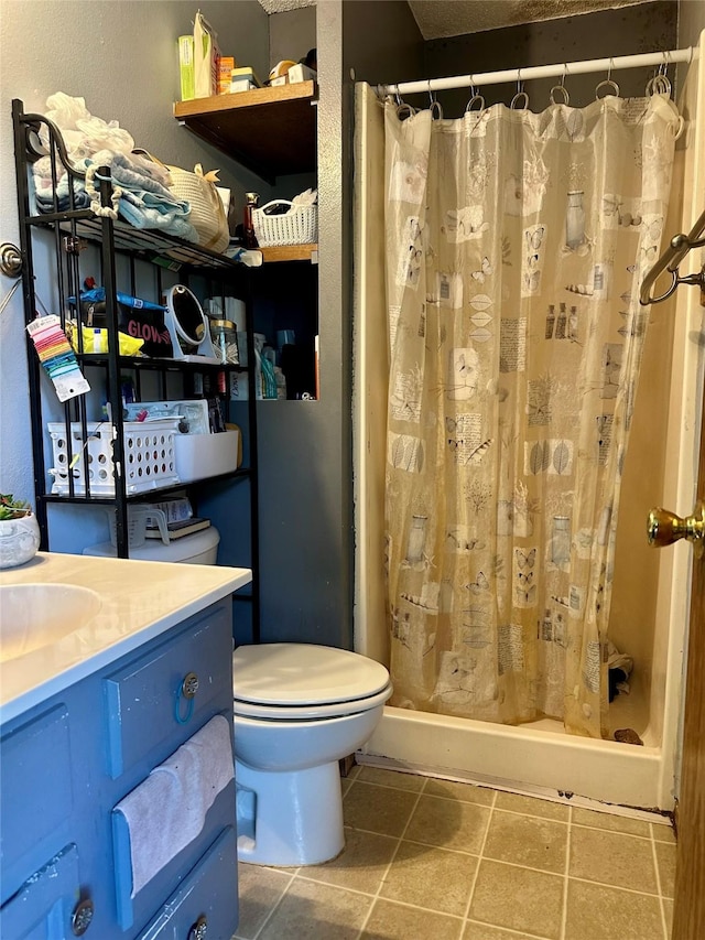 3521 SE 20th St, Des Moines, IA 50320 - bathroom with a shower with curtain, vanity, and tile patterned flooring