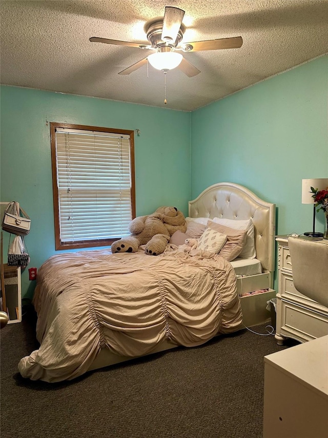 3521 SE 20th St, Des Moines, IA 50320 - carpeted bedroom with ceiling fan and a textured ceiling