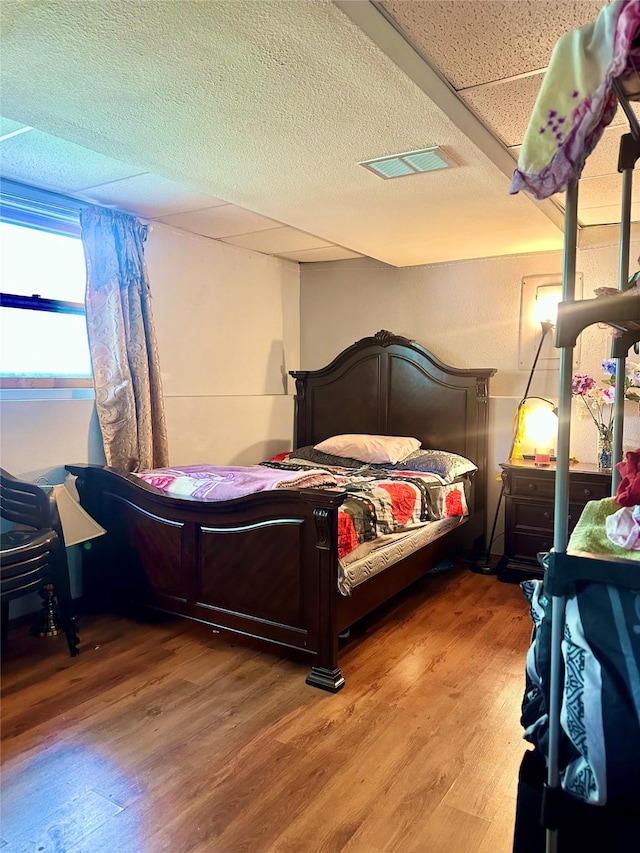 3521 SE 20th St, Des Moines, IA 50320 - bedroom featuring wood finished floors
