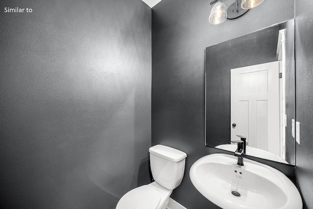 2281 Green Leaf Cir, Norwalk, IA 50211 - half bath with toilet and a sink