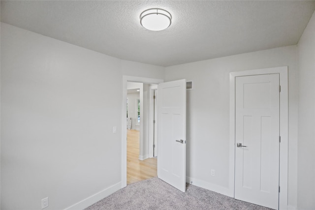 2420 E 37th St, Des Moines, IA 50317 - unfurnished bedroom featuring carpet floors and a textured ceiling