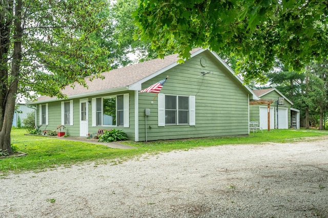 605 Grand St, New Virginia, IA 50210 - ranch-style home with roof with shingles, an outdoor structure, and a front lawn