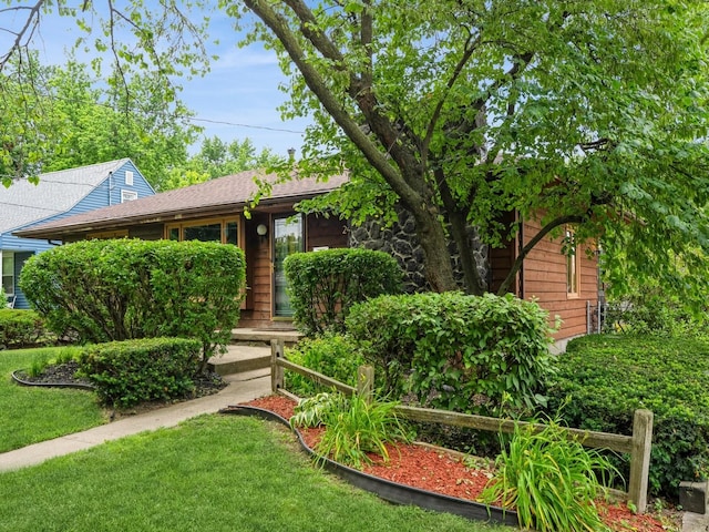 2400 Farwell Rd, Des Moines, IA 50317 - view of front of home with a front lawn and roof with shingles