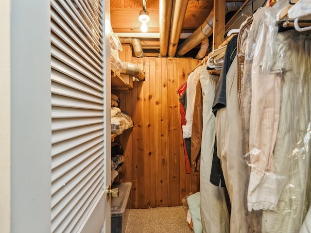 2400 Farwell Rd, Des Moines, IA 50317 - spacious closet featuring carpet