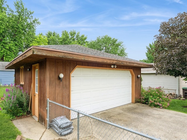 2400 Farwell Rd, Des Moines, IA 50317 - view of garage